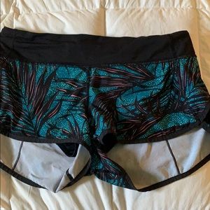 lululemon *rare* shorts size 6